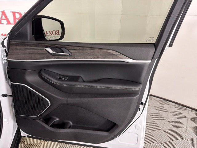 Used 2026 Jeep Grand Cherokee Limited w/ Limited Altitude Package AWD/4WD image 37