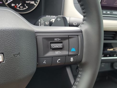 Certified 2025 Nissan Rogue SV FWD image 23
