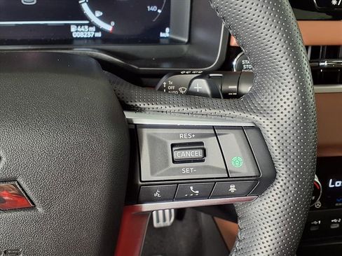 New 2025 Mitsubishi Outlander SEL image 30