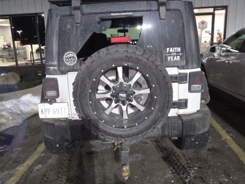 Used 2014 Jeep Wrangler Unlimited Sahara image 22