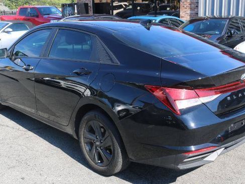 Used 2023 Hyundai Elantra SEL FWD image 3