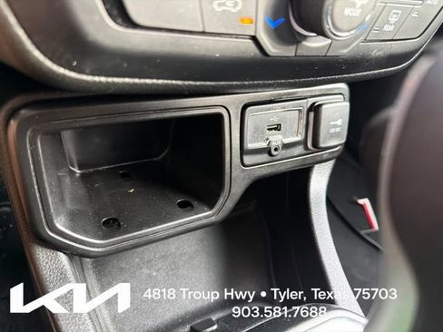 Used 2019 Jeep Renegade Latitude FWD image 20