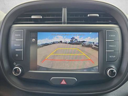 Used 2025 Kia Soul LX w/ LX Technology Package FWD image 12
