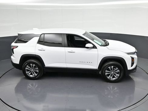 Used 2026 Chevrolet Equinox LT w/ Safety and Technology Package FWD image 22