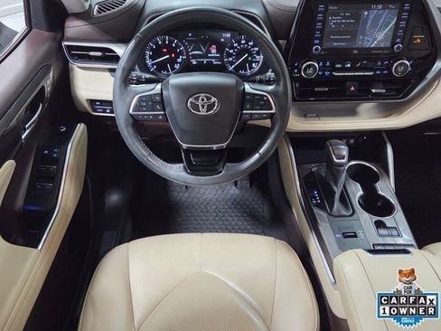 Used 2021 Toyota Highlander Limited image 7