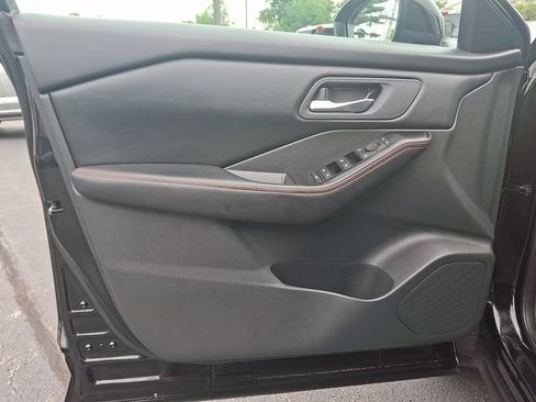Used 2025 Nissan Rogue SV AWD/4WD image 12