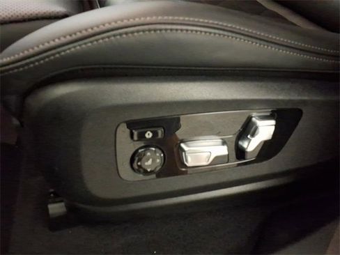 Used 2025 BMW X6 xDrive40i w/ Climate Comfort Package image 23