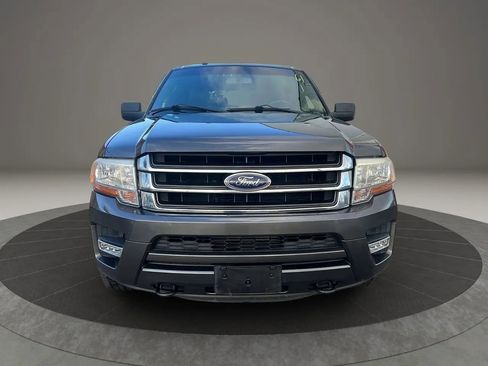 Used 2017 Ford Expedition XLT w/ Equipment Group 202A image 2