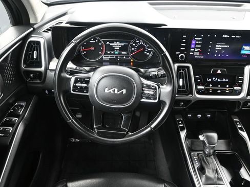 Used 2022 Kia Sorento S image 33