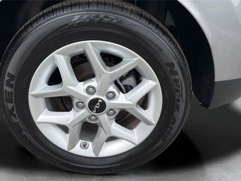 Used 2025 Kia Soul LX w/ LX Technology Package FWD image 24