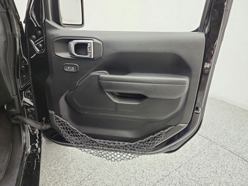 Used 2024 Jeep Wrangler Unlimited w/ Convenience Group AWD/4WD image 19