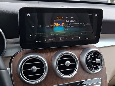 Used 2022 Mercedes-Benz GLC 300 4MATIC image 18