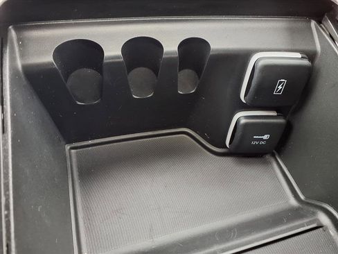 Used 2024 Chrysler Pacifica Limited image 10