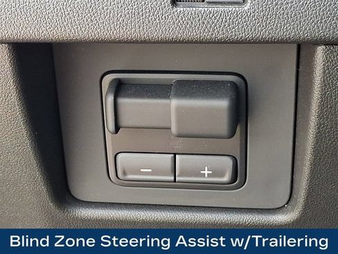 Used 2025 GMC Canyon Denali AWD/4WD image 9