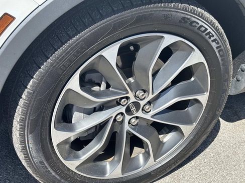 Used 2022 Lincoln Nautilus Reserve w/ Equipment Group 201A image 6