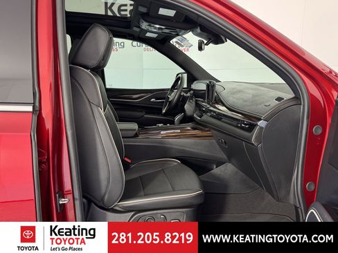 Used 2024 Cadillac Escalade Premium Luxury w/ Performance Package image 20