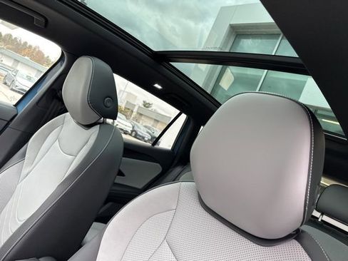 New 2026 Volkswagen Tiguan SE R-Line image 13