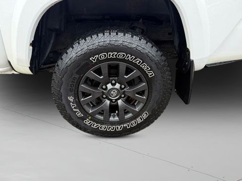 Used 2021 Toyota Tacoma SR5 AWD/4WD image 21
