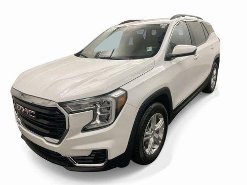 Used 2023 GMC Terrain SLE w/ Driver Convenience Package image 32