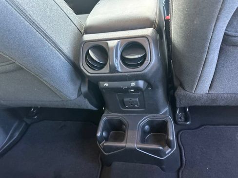 Used 2025 Jeep Wrangler Unlimited Sahara AWD/4WD image 31