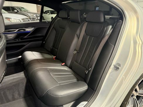Used 2019 BMW 740i w/ M Sport Package image 40