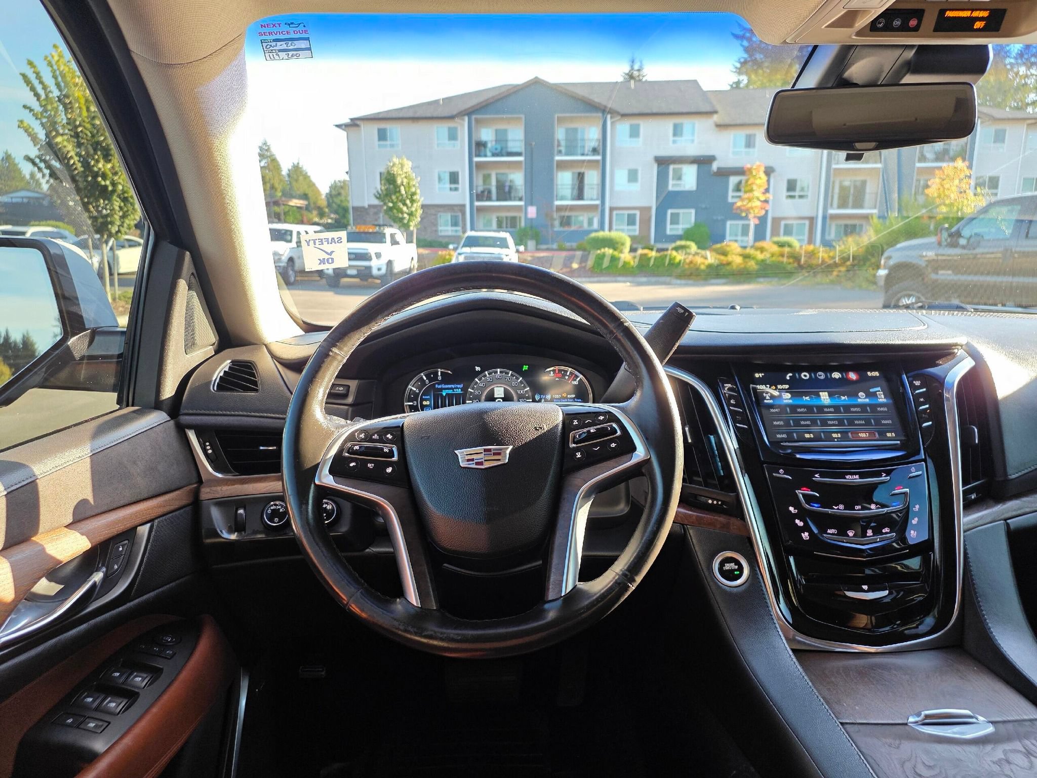 Used 2017 Cadillac Escalade Luxury AWD/4WD image 12