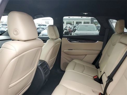 Used 2018 Cadillac XT5 FWD image 9