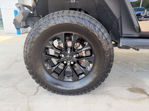 Used 2021 Jeep Gladiator Sport AWD/4WD image 34