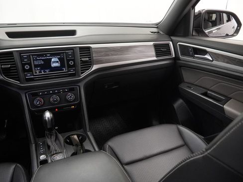 Used 2022 Volkswagen Atlas Cross Sport SE image 30