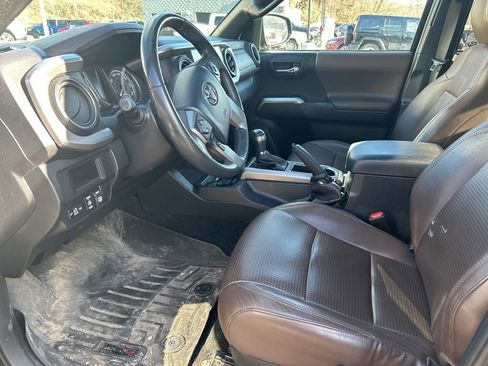 Used 2017 Toyota Tacoma Limited w/ Tow Package image 2