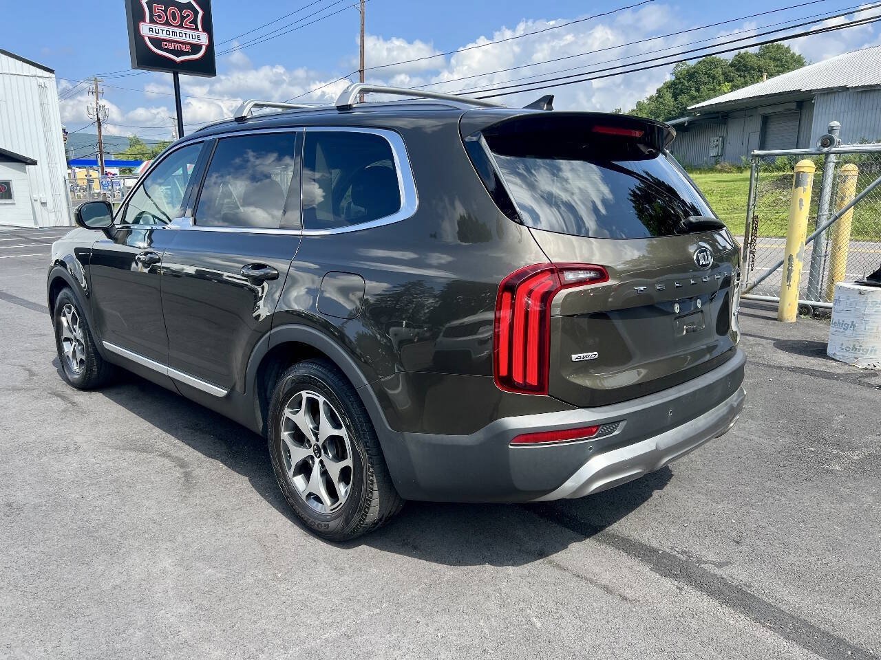 Used 2020 Kia Telluride EX AWD/4WD image 3