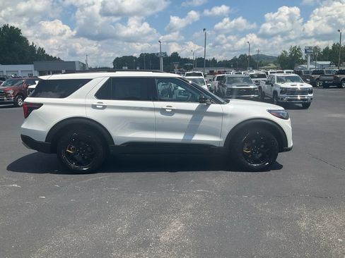 New 2026 Ford Explorer Tremor w/ Tremor Ultimate Package AWD/4WD image 4