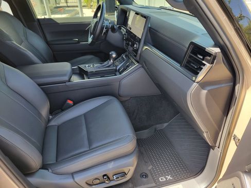 Used 2024 Lexus GX 550 AWD/4WD image 27