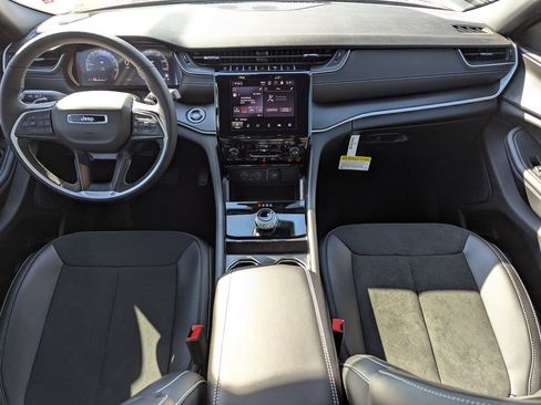 New 2025 Jeep Grand Cherokee Altitude AWD/4WD image 15