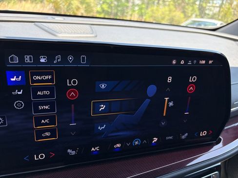 New 2026 Chevrolet Traverse Z71 w/ Enhanced Driving Package AWD/4WD image 32