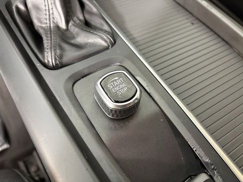 Used 2018 Volvo XC60 T6 Momentum w/ Vision Package image 24