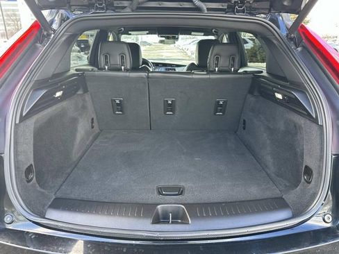 Used 2022 Cadillac XT4 Luxury w/ Trailering Package AWD/4WD image 9