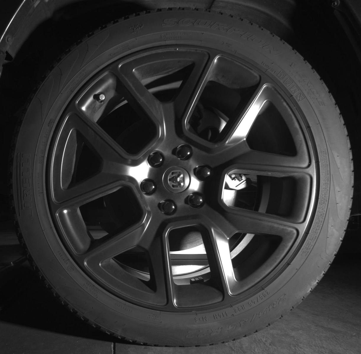 Used 2024 RAM 1500 Laramie AWD/4WD image 18
