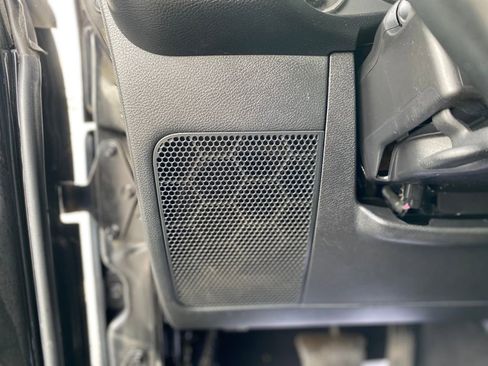 Used 2018 Jeep Wrangler Unlimited Sahara AWD/4WD image 29