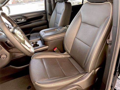 Used 2024 GMC Yukon XL SLT w/ SLT Luxury Package image 11