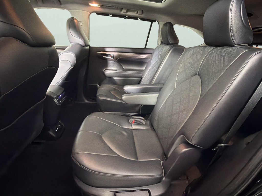 Used 2023 Toyota Highlander Platinum AWD/4WD image 29