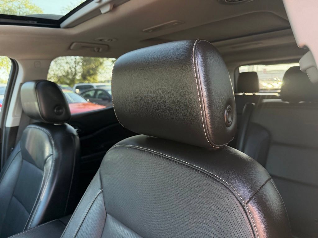 Used 2020 GMC Acadia SLT w/ Trailering Package FWD image 14