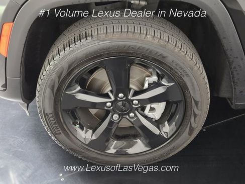 Used 2024 Jeep Grand Cherokee L Limited w/ Black Appearance Package AWD/4WD image 12