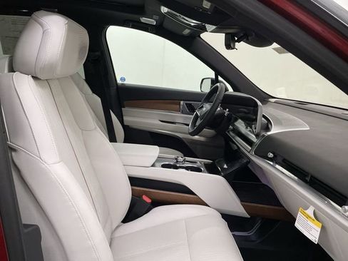 New 2026 Cadillac Vistiq Sport w/ LPO, Floor Liner Package image 25