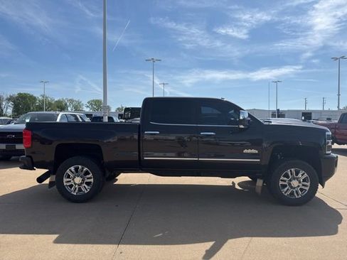 Used 2019 Chevrolet Silverado 2500 High Country image 2