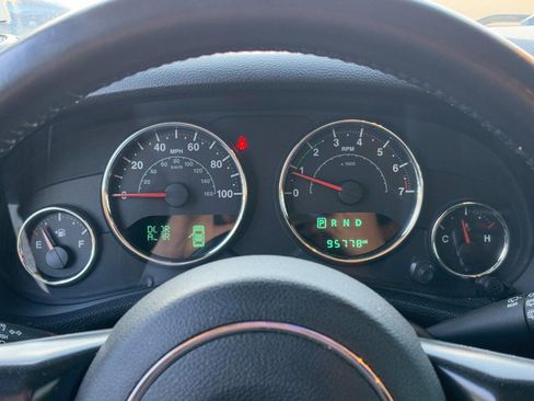 Used 2017 Jeep Wrangler Unlimited Sahara image 21