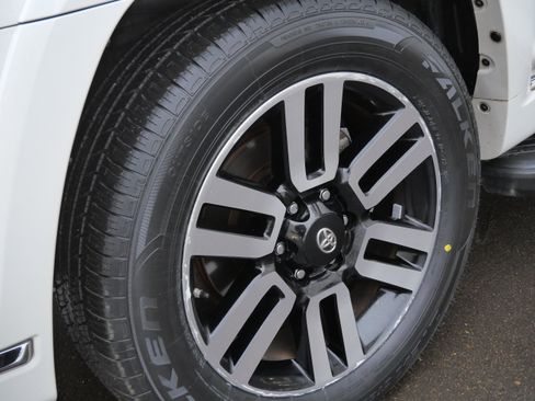 Used 2020 Toyota 4Runner Limited image 15