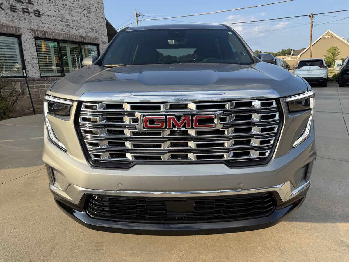 Used 2025 GMC Acadia Denali w/ Super Cruise Package AWD/4WD image 3