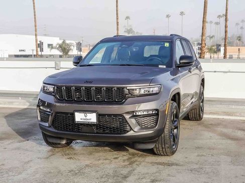 New 2025 Jeep Grand Cherokee Limited w/ Black Appearance Package image 4