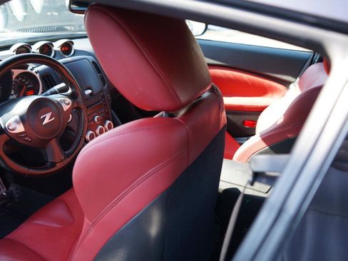 Used 2010 Nissan 370Z Touring w/ Sport Pkg image 24